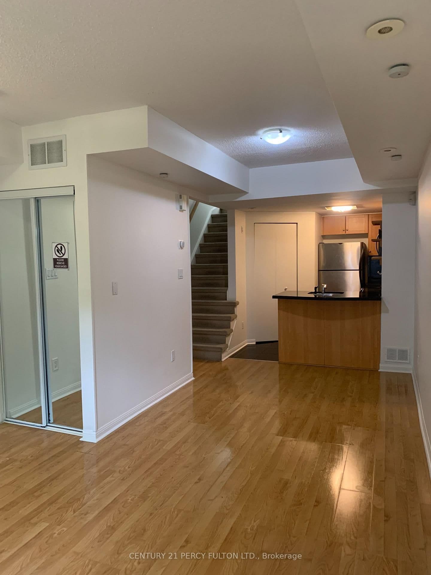 20 Machells Avenue N, Unit 112 thumbnail 10