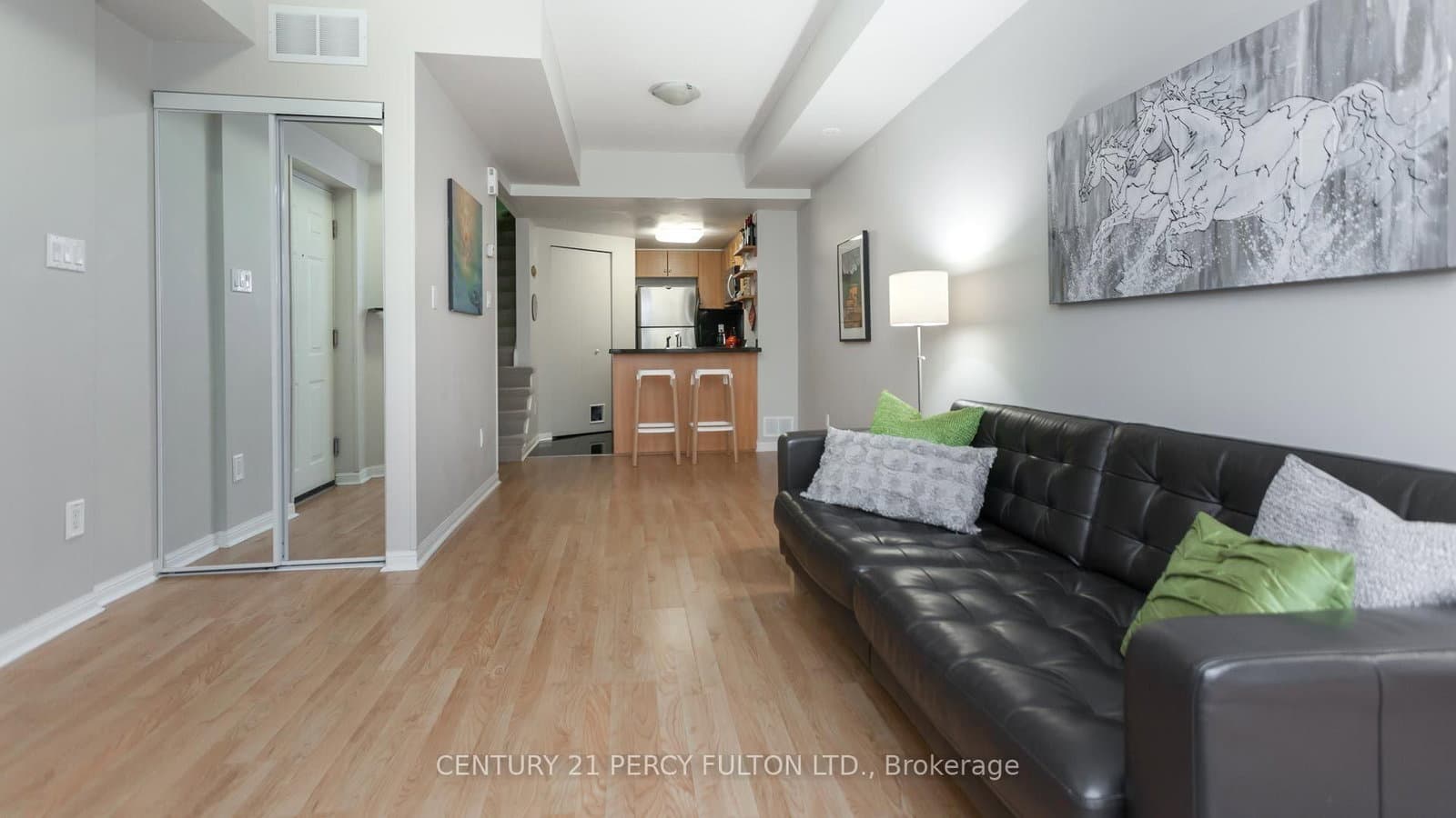 20 Machells Avenue N, Unit 112 thumbnail 4