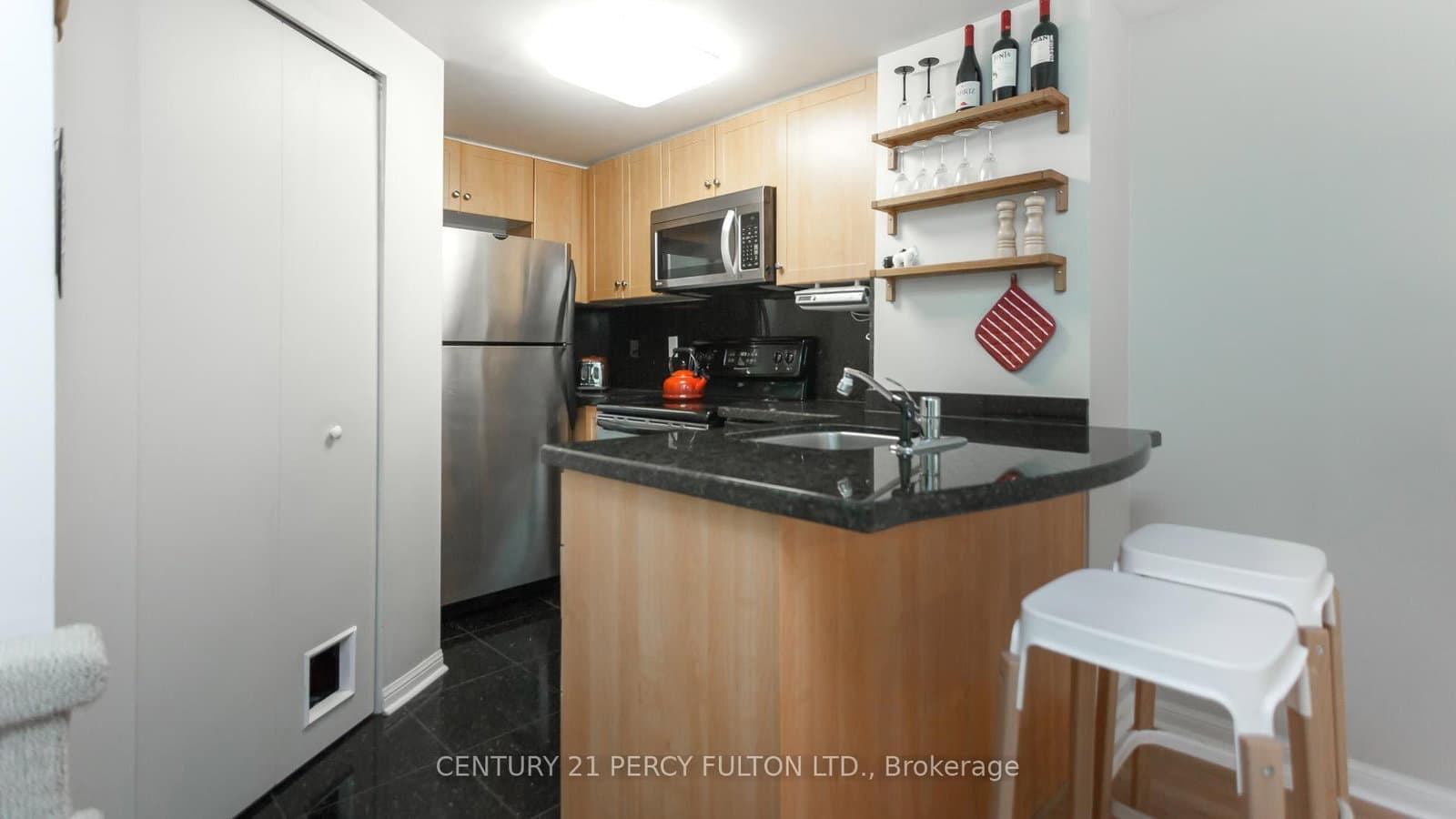 20 Machells Avenue N, Unit 112 thumbnail 9