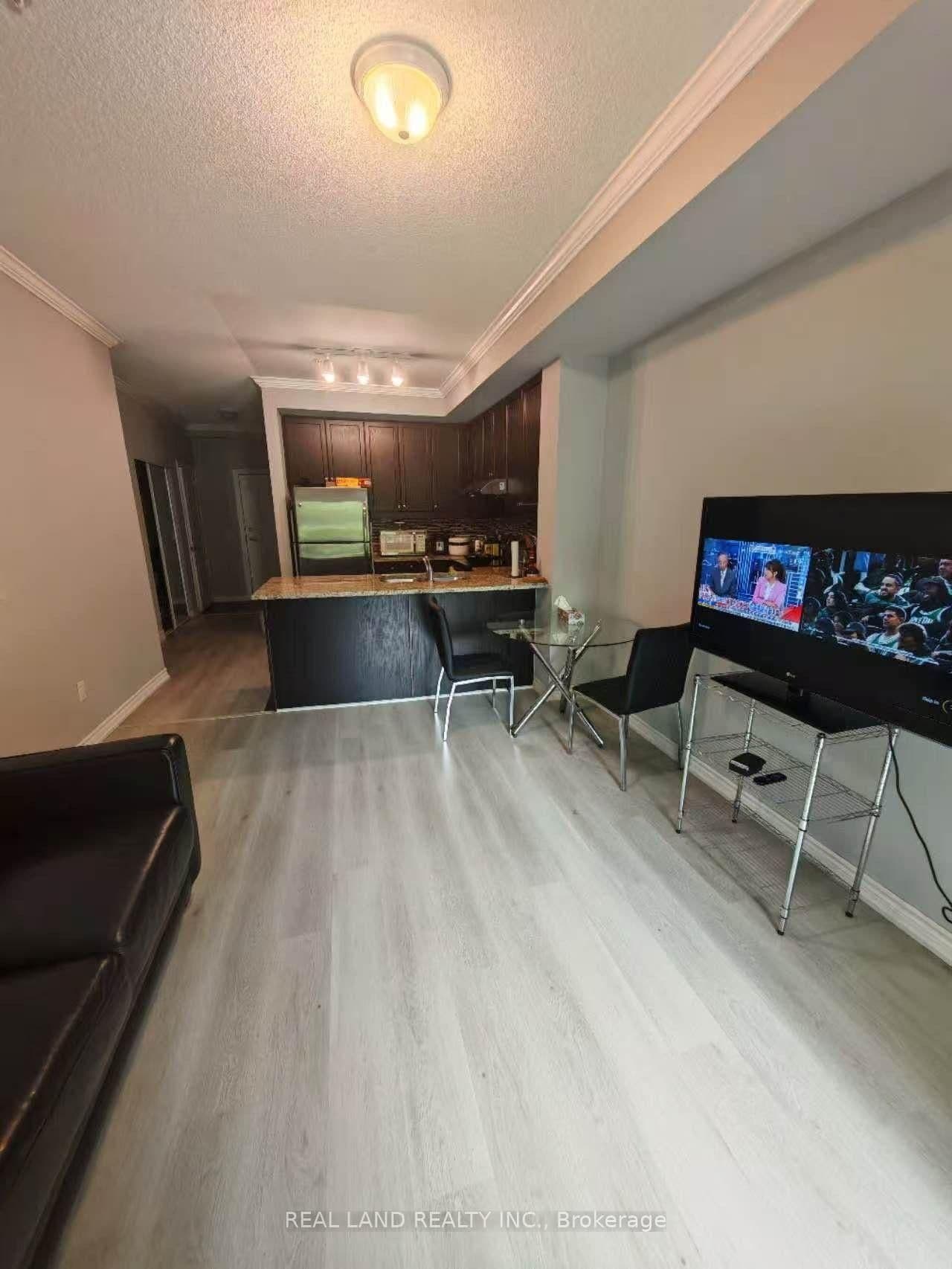 570 Lolita Gardens, Unit 127 thumbnail 4