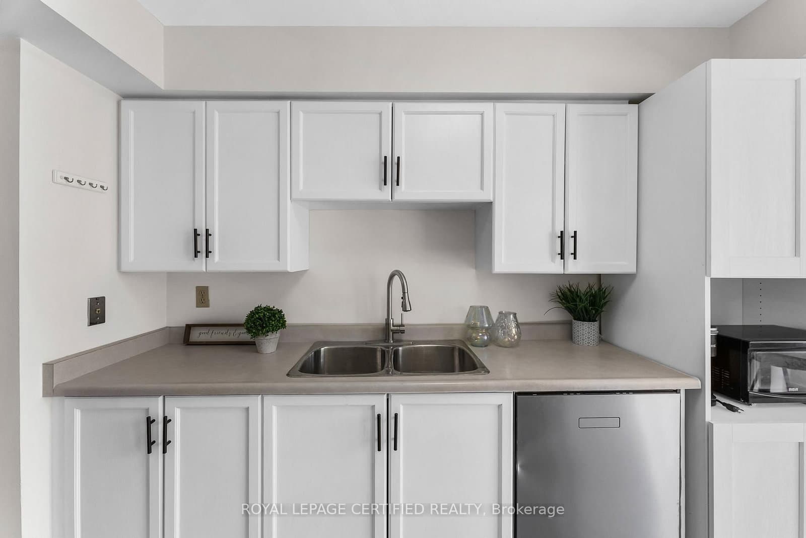 700 Constellation Drive, Unit 210 thumbnail 8