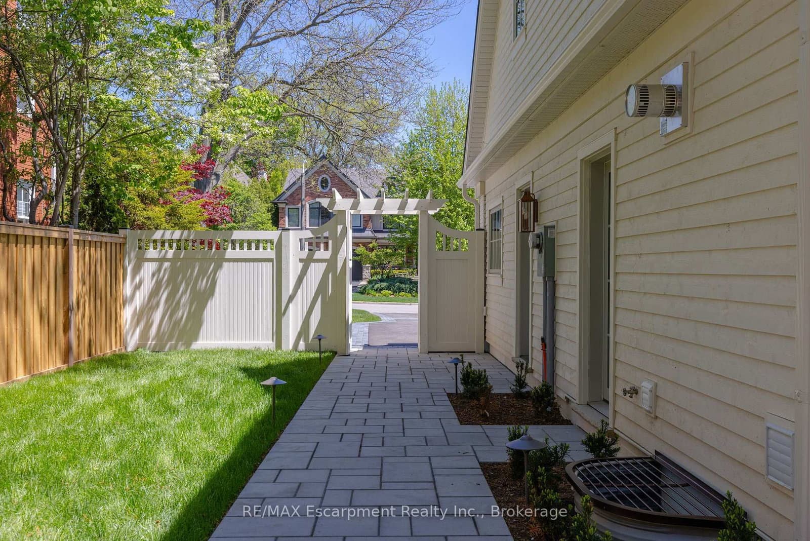 130 Edgecliffe Place thumbnail 50