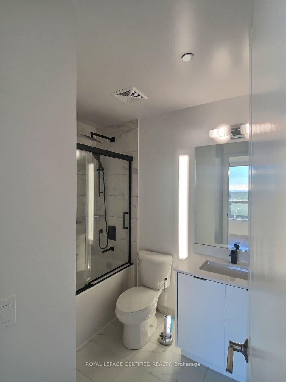202 Burnhamthorpe Road E, Unit 2008 thumbnail 5