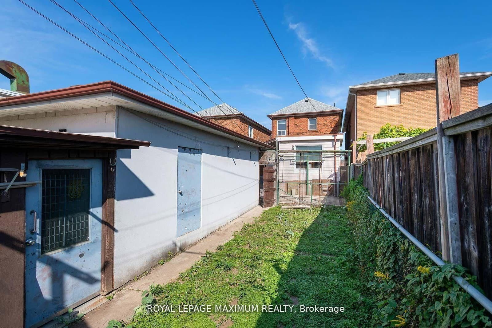 245 Belgravia Avenue thumbnail 38