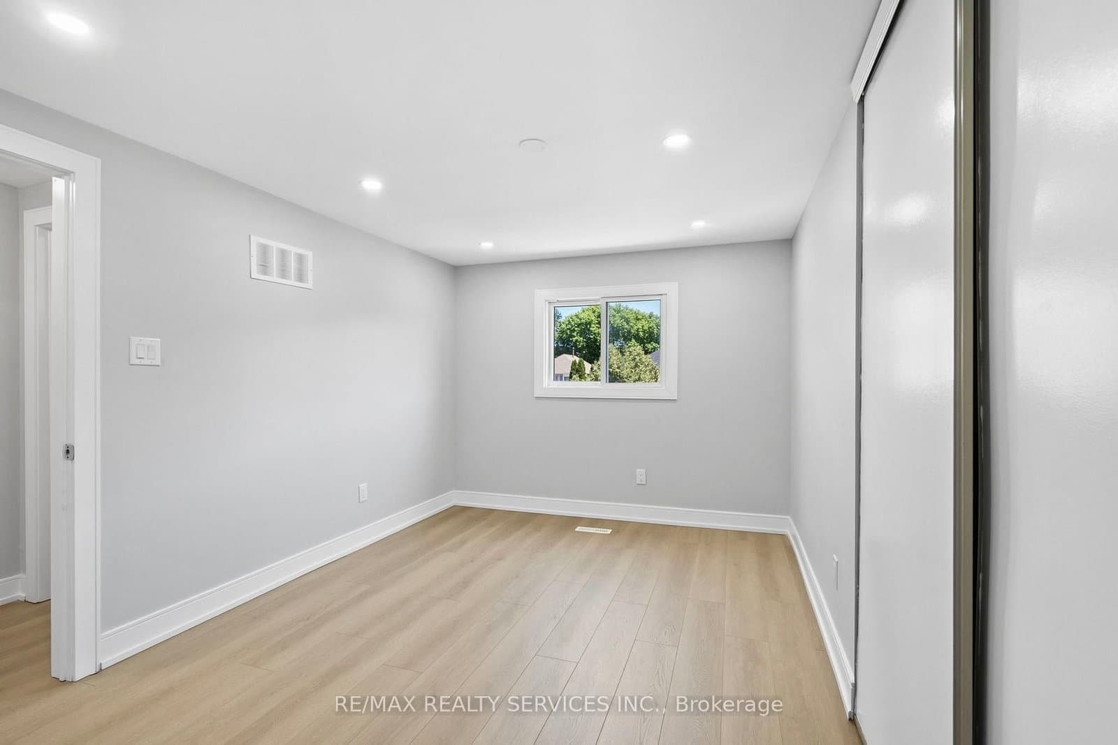 1273 Barberry Green thumbnail 27