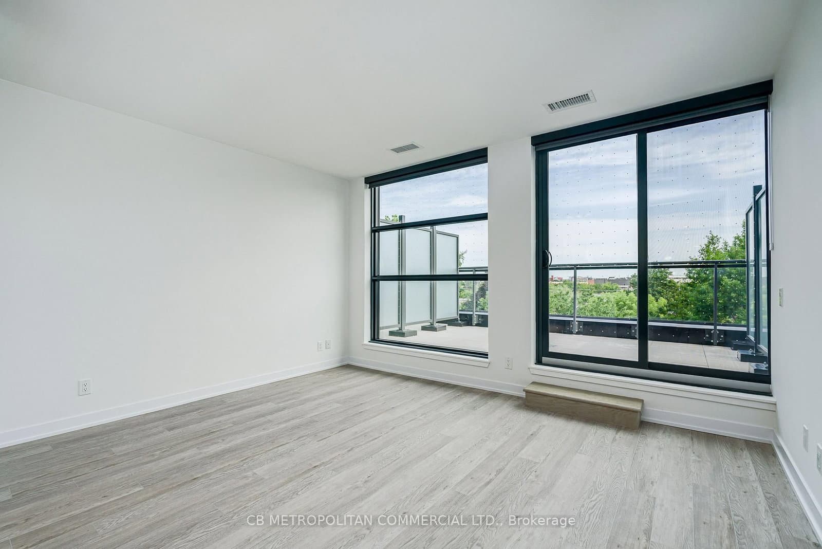 2946 Dundas Street West Street W, Unit 409 thumbnail 5