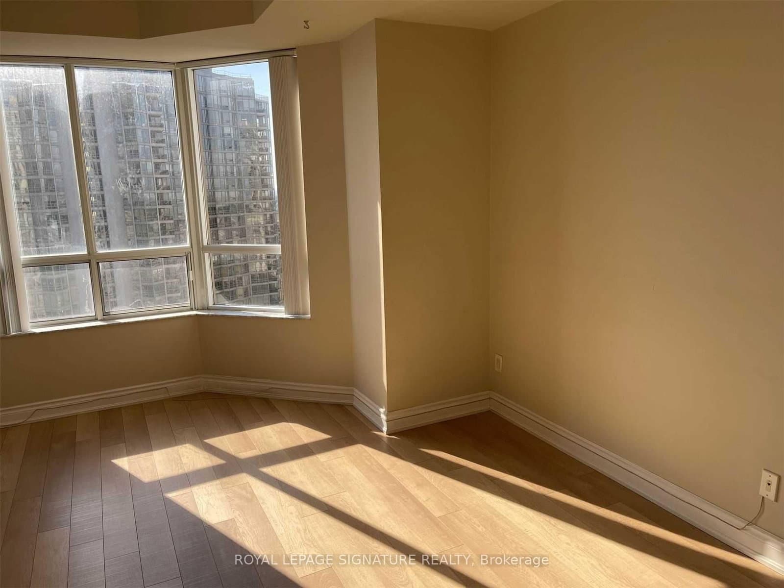 25 Kingsbridge Garden Circle, Unit 2811 thumbnail 14