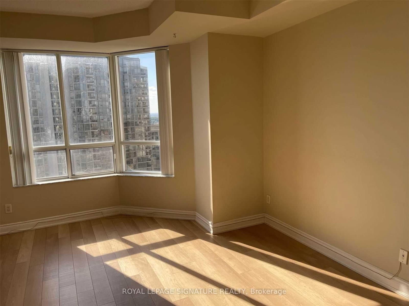 25 Kingsbridge Garden Circle, Unit 2811 thumbnail 18