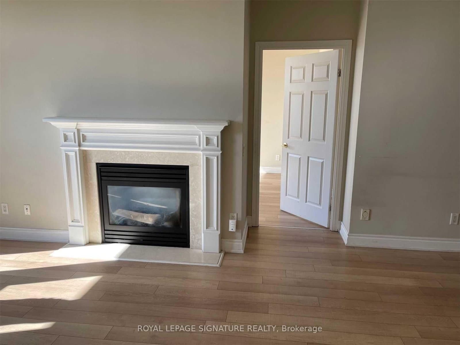 25 Kingsbridge Garden Circle, Unit 2811 thumbnail 3