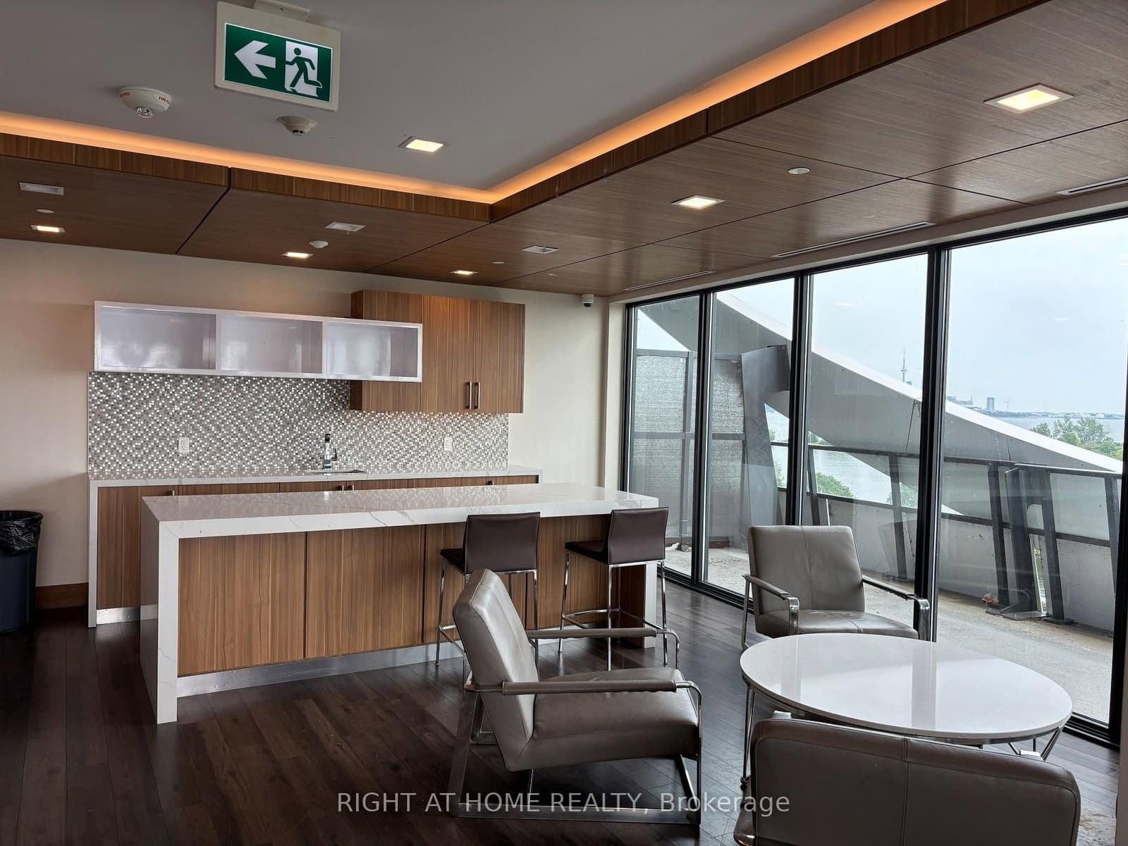 30 Shore Breeze Drive, Unit 523 thumbnail 33