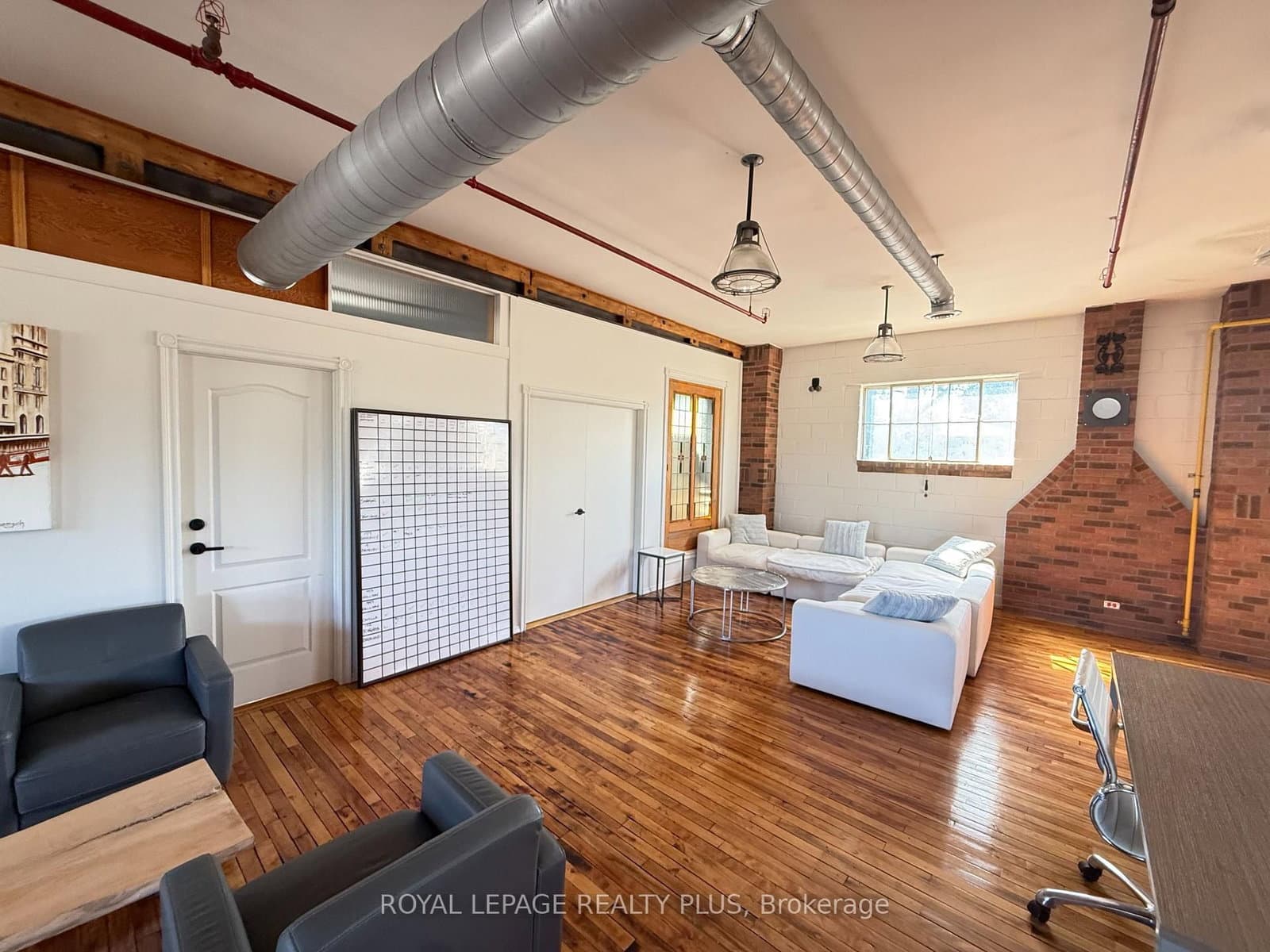 1099 Edgeleigh Avenue, Unit 2 thumbnail 6