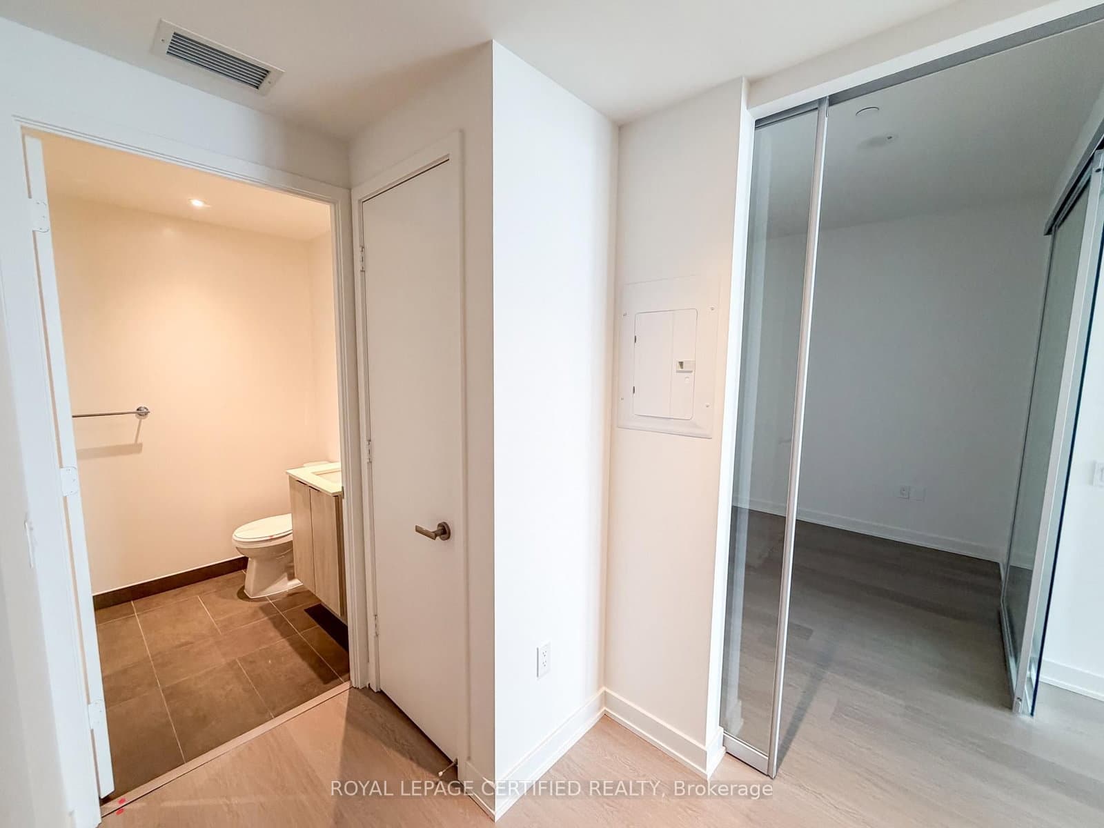 448 Burnhamthorpe Rd W, Unit 6407 thumbnail 4