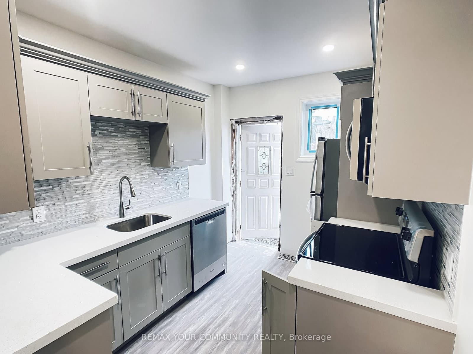 1623 Keele Street thumbnail 5