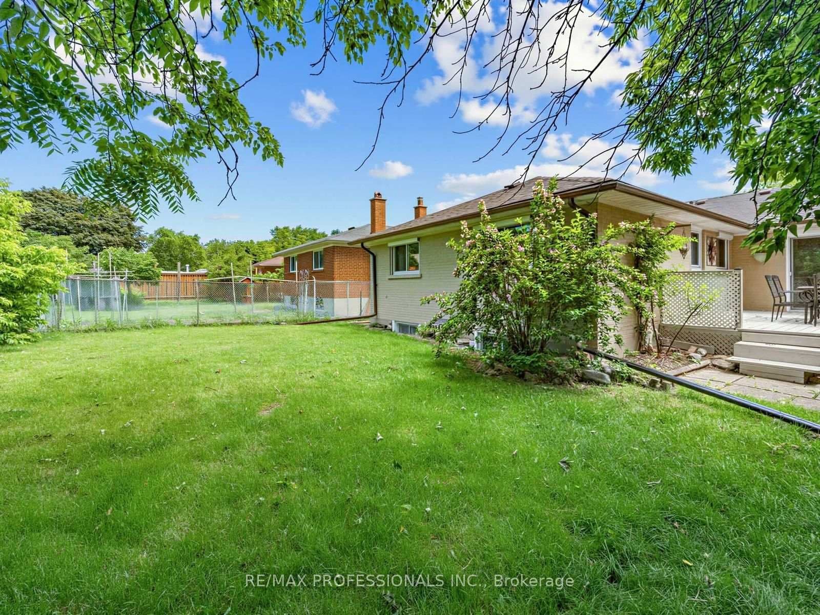 793 Netherton Crescent thumbnail 26