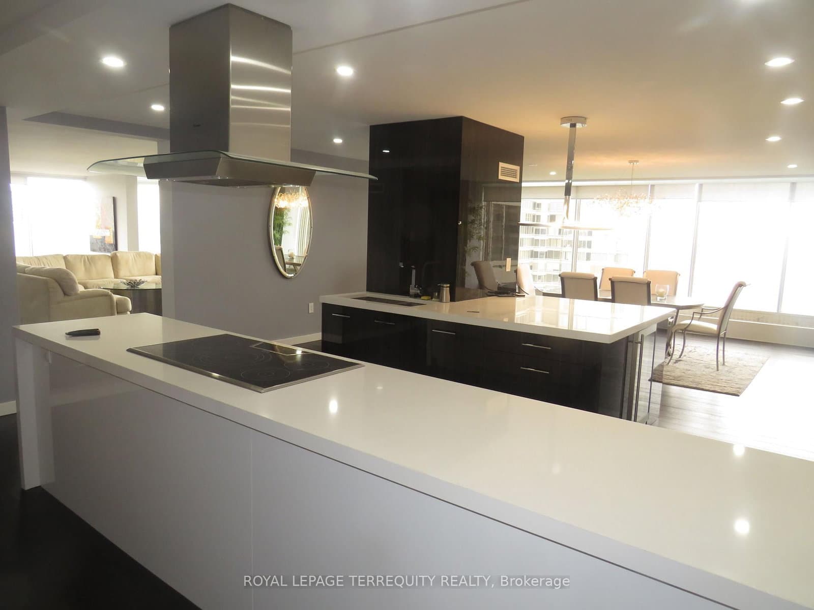 2045 Lake Shore Boulevard W, Unit 3305 thumbnail 3