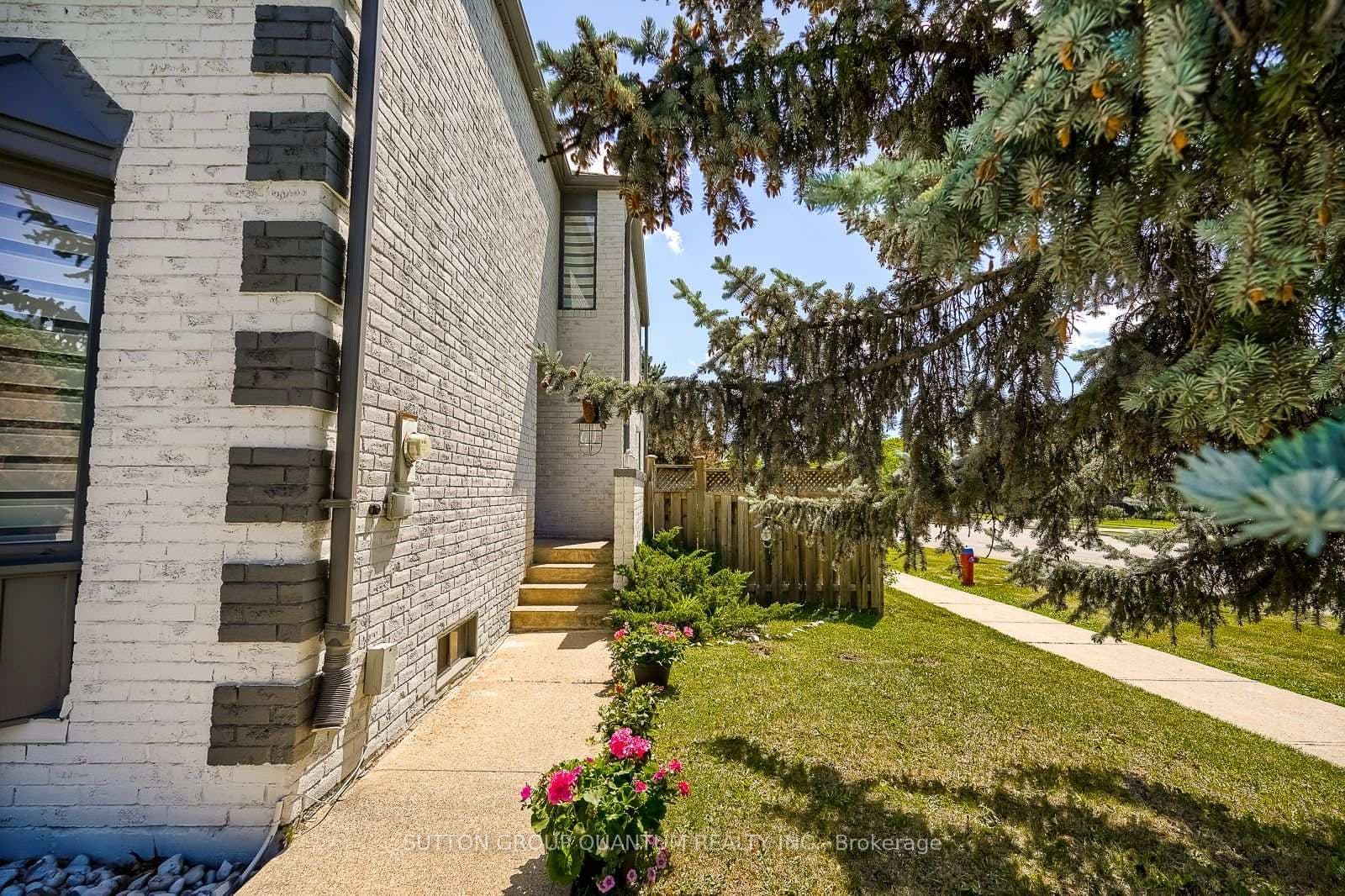 1279 Hedgestone Crescent S thumbnail 11