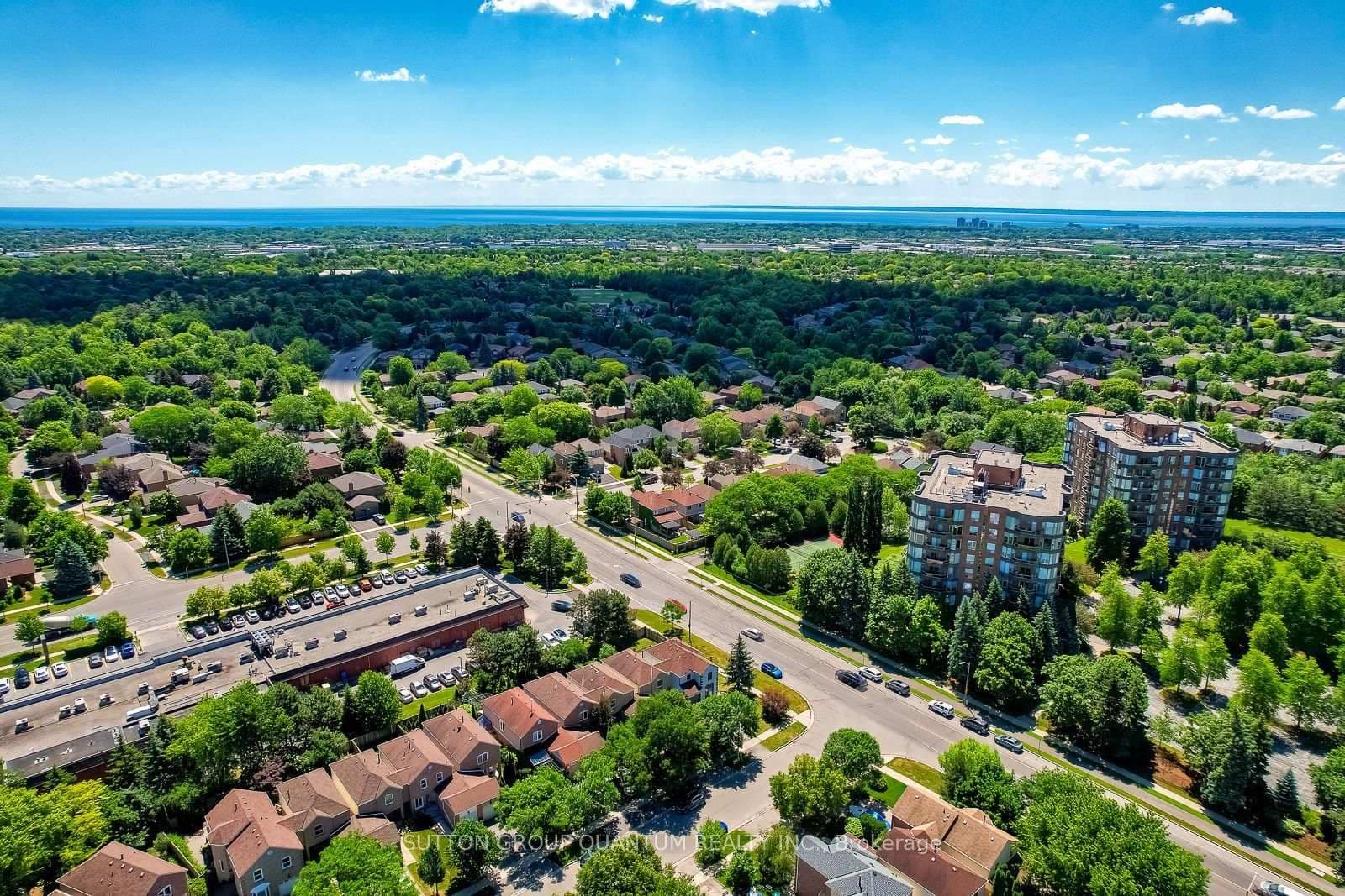 1279 Hedgestone Crescent S thumbnail 3