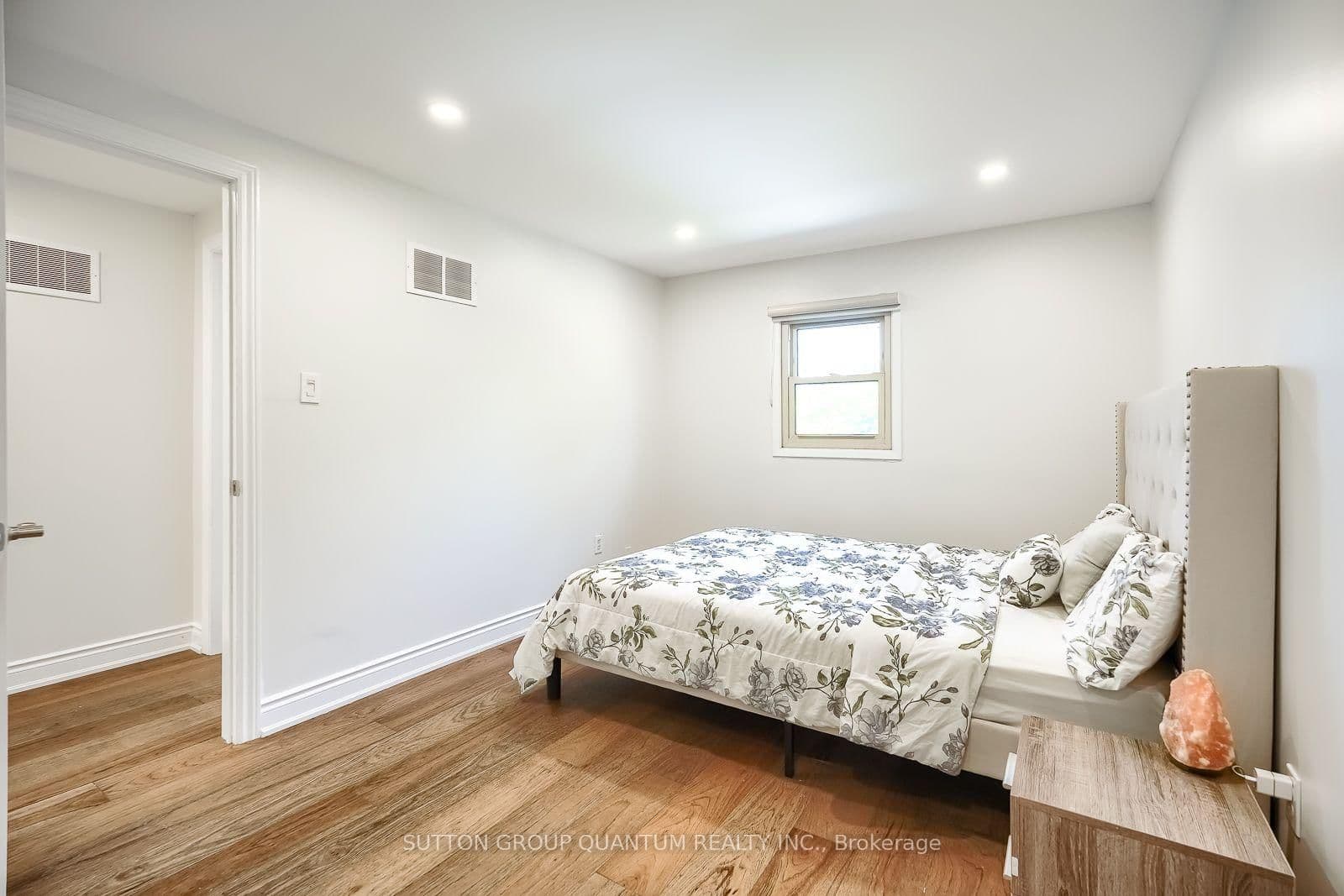 1279 Hedgestone Crescent S thumbnail 37