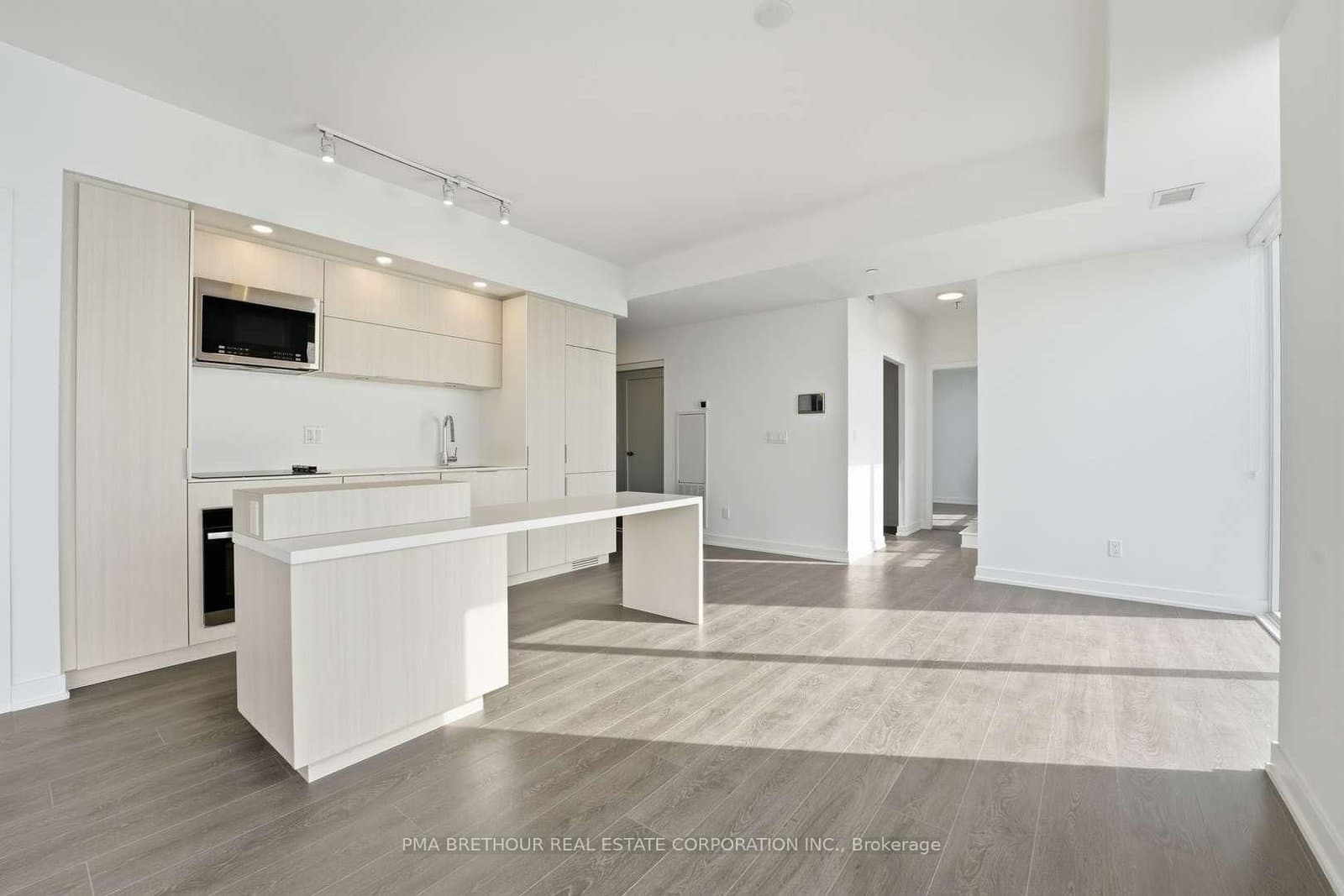 370 Martha Street, Unit 2105 thumbnail 3