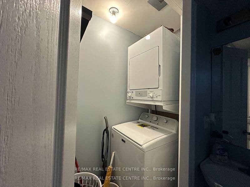 3939 Duke Of York Boulevard, Unit 301 thumbnail 10