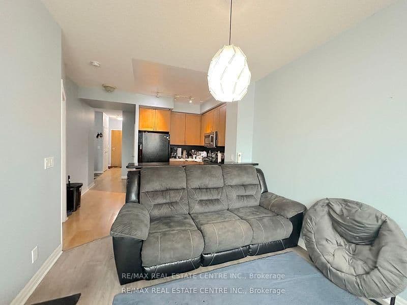 3939 Duke Of York Boulevard, Unit 301 thumbnail 11