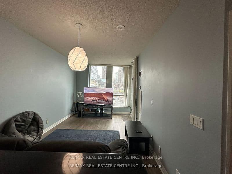 3939 Duke Of York Boulevard, Unit 301 thumbnail 13