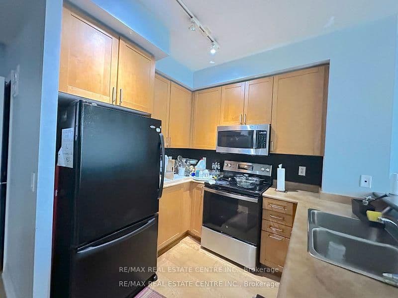 3939 Duke Of York Boulevard, Unit 301 thumbnail 8