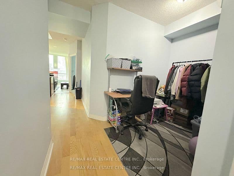 3939 Duke Of York Boulevard, Unit 301 thumbnail 9
