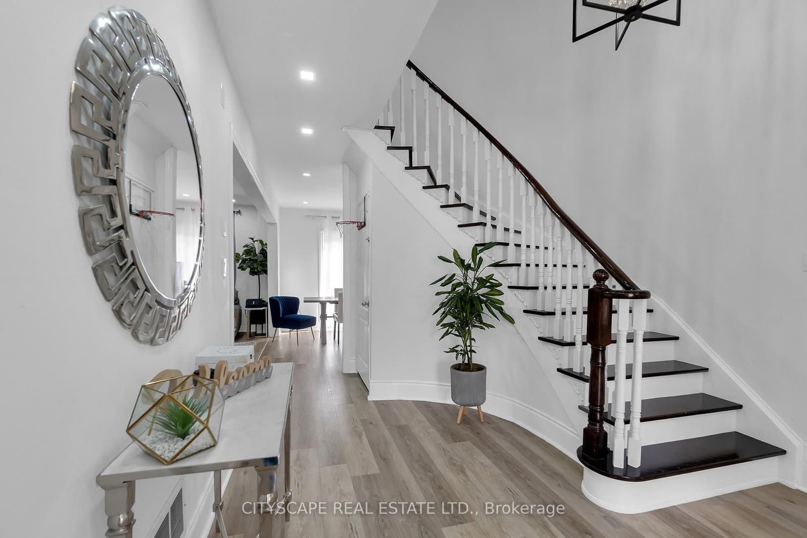 6421 Donway Drive thumbnail 4