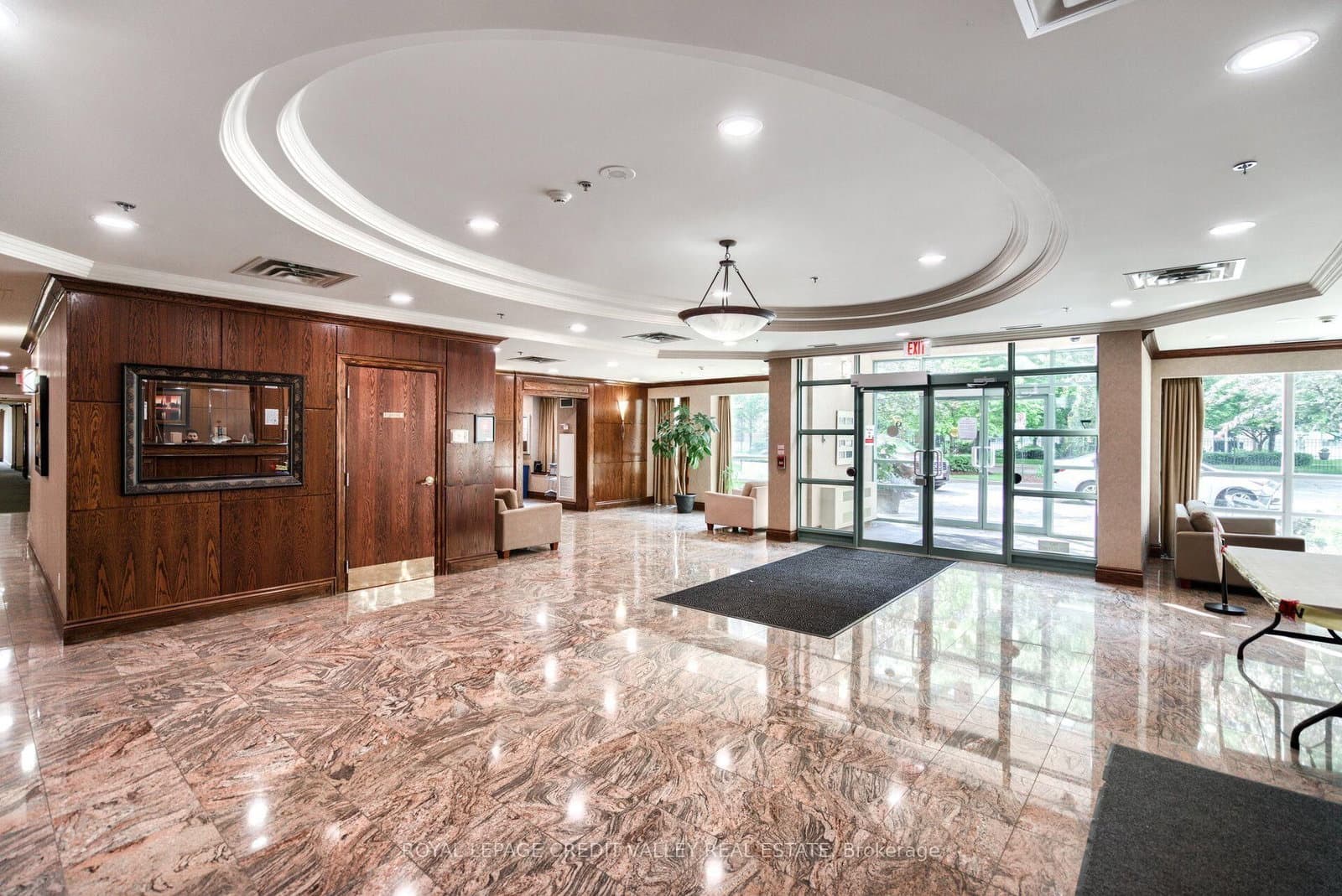 9 Michael Power Place, Unit 902 thumbnail 2