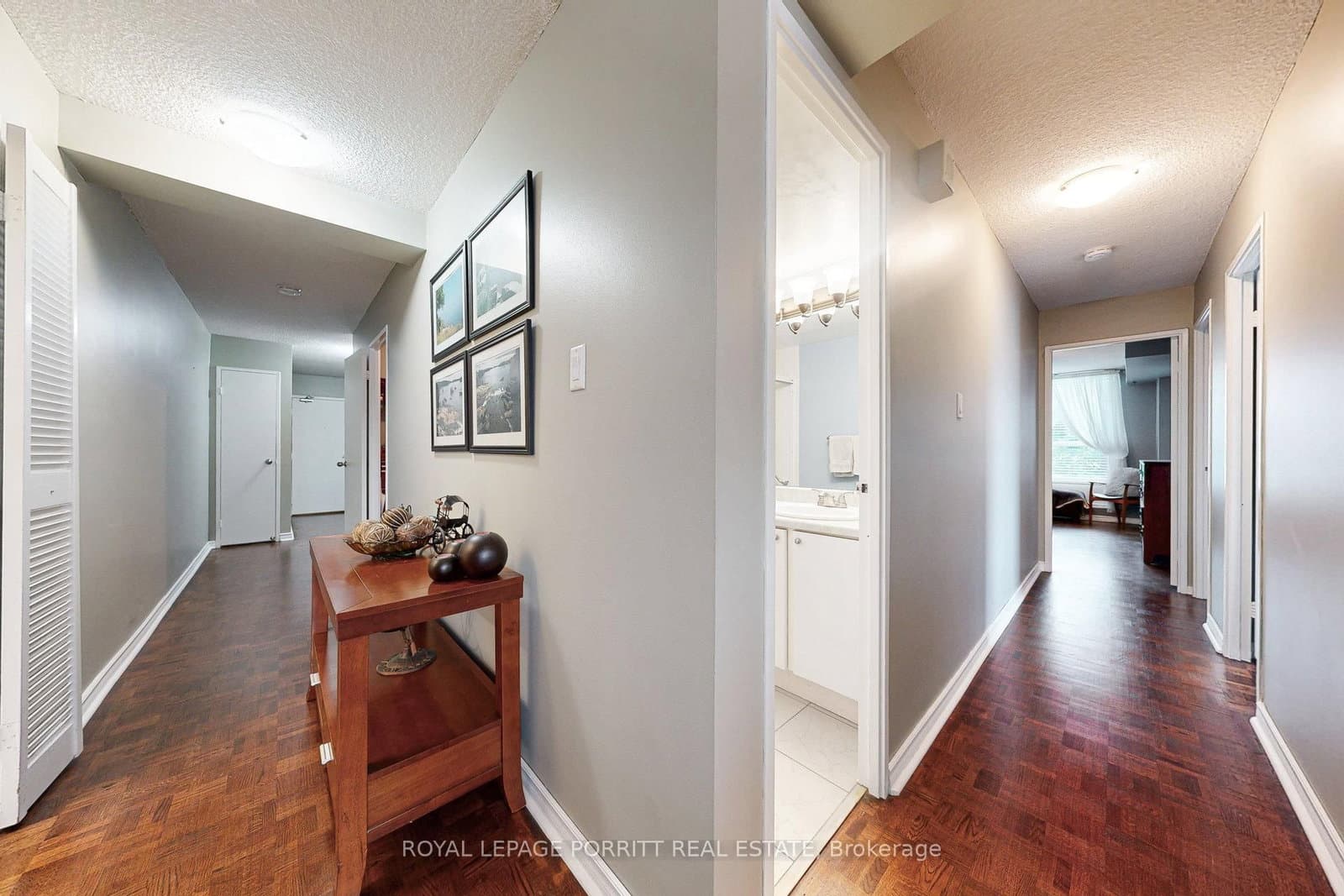1535 Lakeshore Road E, Unit 201 thumbnail 4