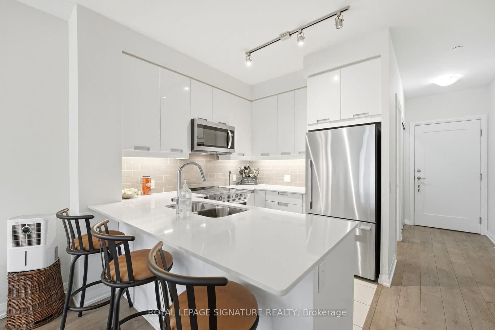 65 Watergarden Drive, Unit 212 thumbnail 11