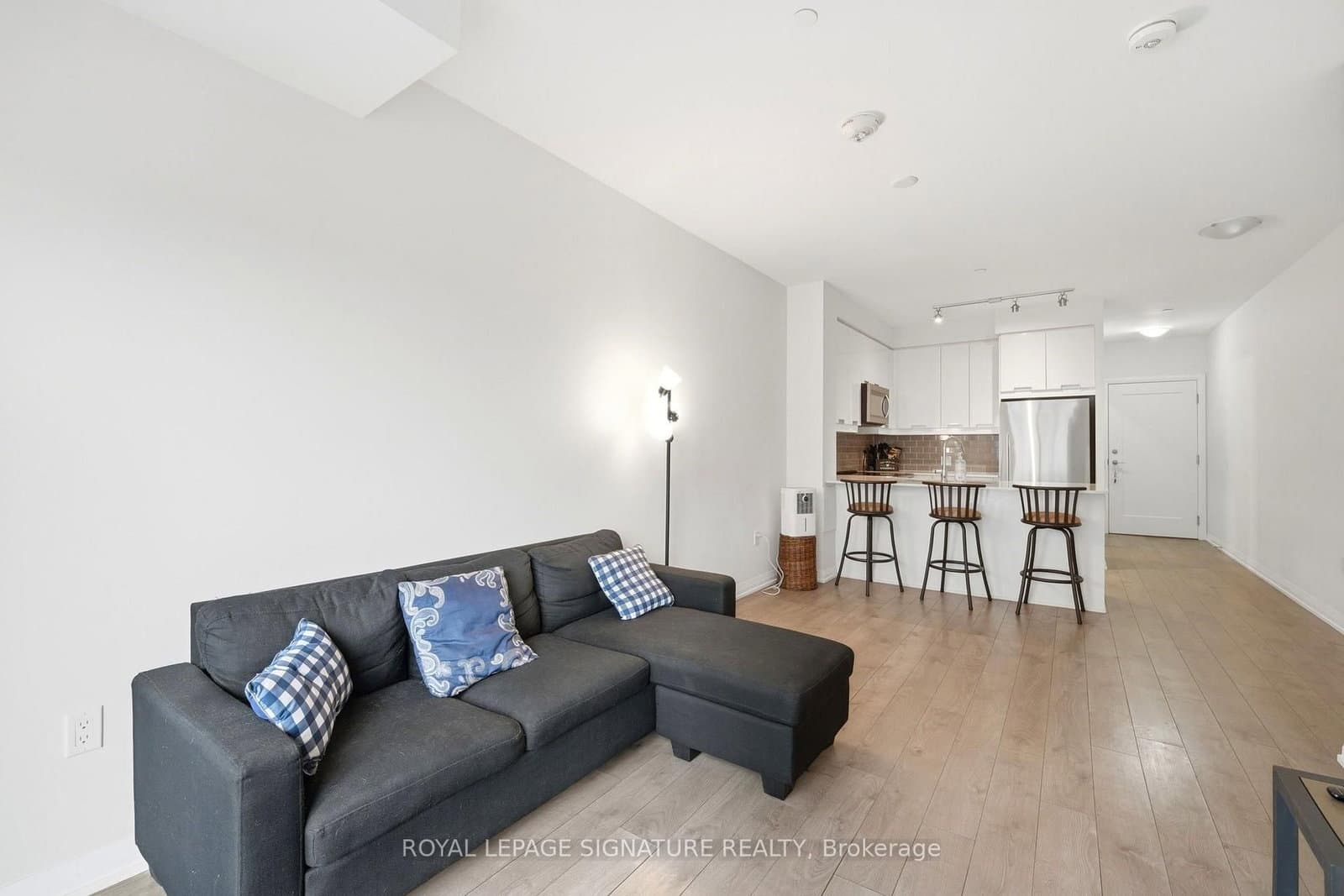 65 Watergarden Drive, Unit 212 thumbnail 8