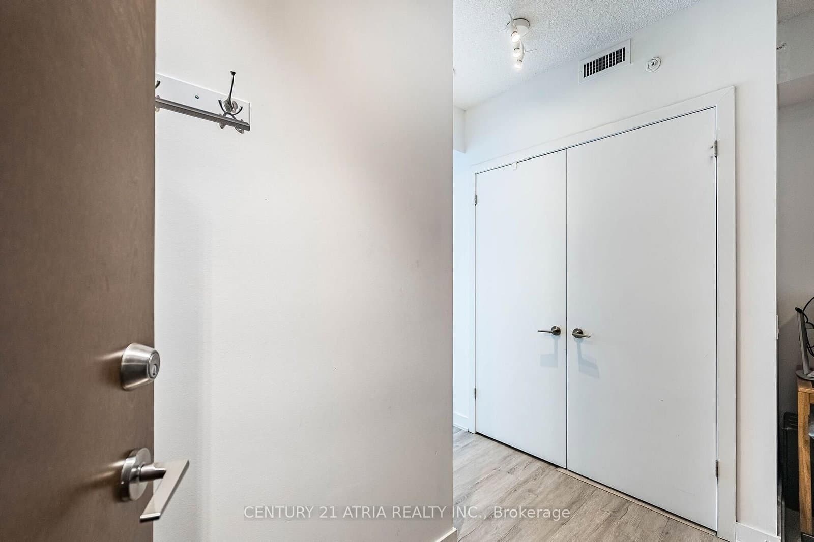2212 Lake Shore Boulevard W, Unit 2808 thumbnail 8