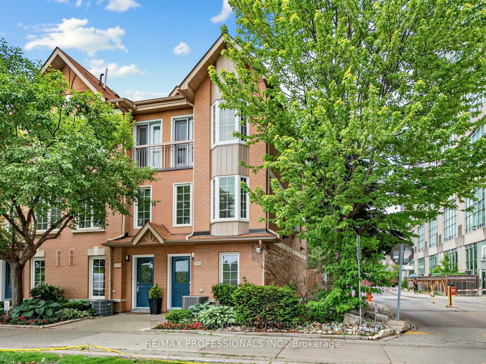 220 Manitoba Street, Unit 32 thumbnail 2