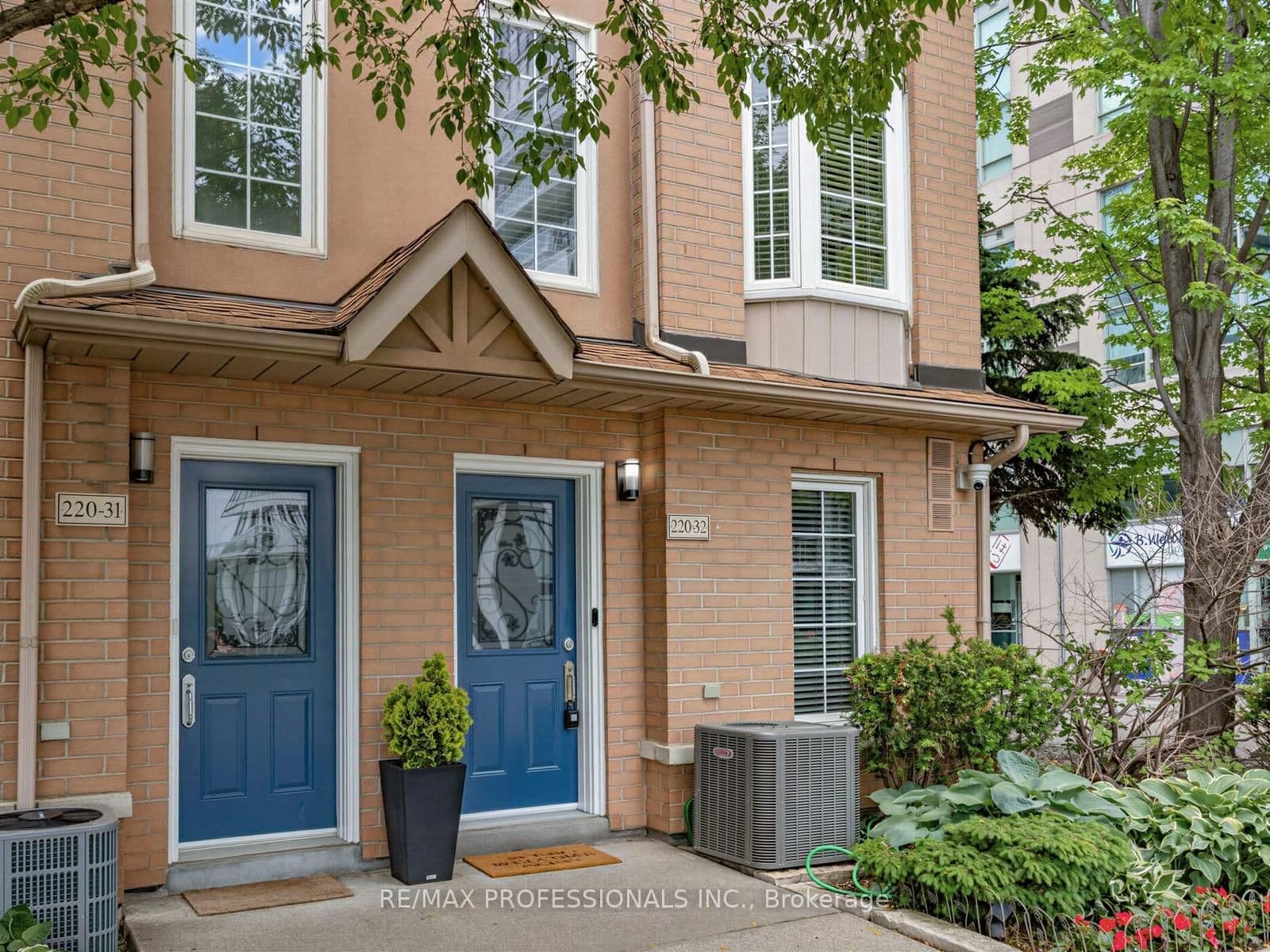 220 Manitoba Street, Unit 32 thumbnail 3