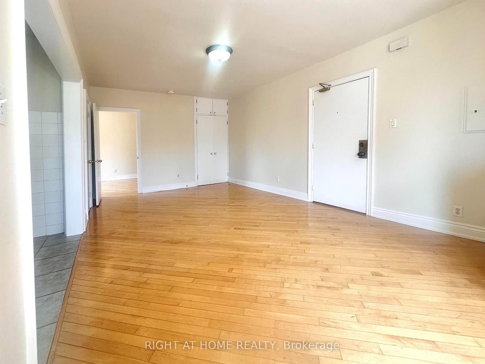 1960 Davenport Road, Unit 101 thumbnail 5