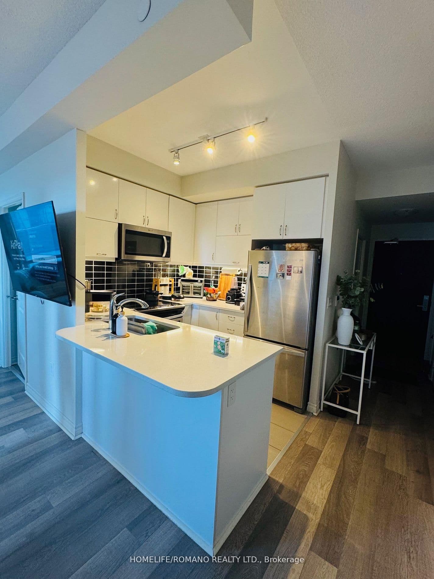 39 Annie Craig Drive, Unit 605 thumbnail 3