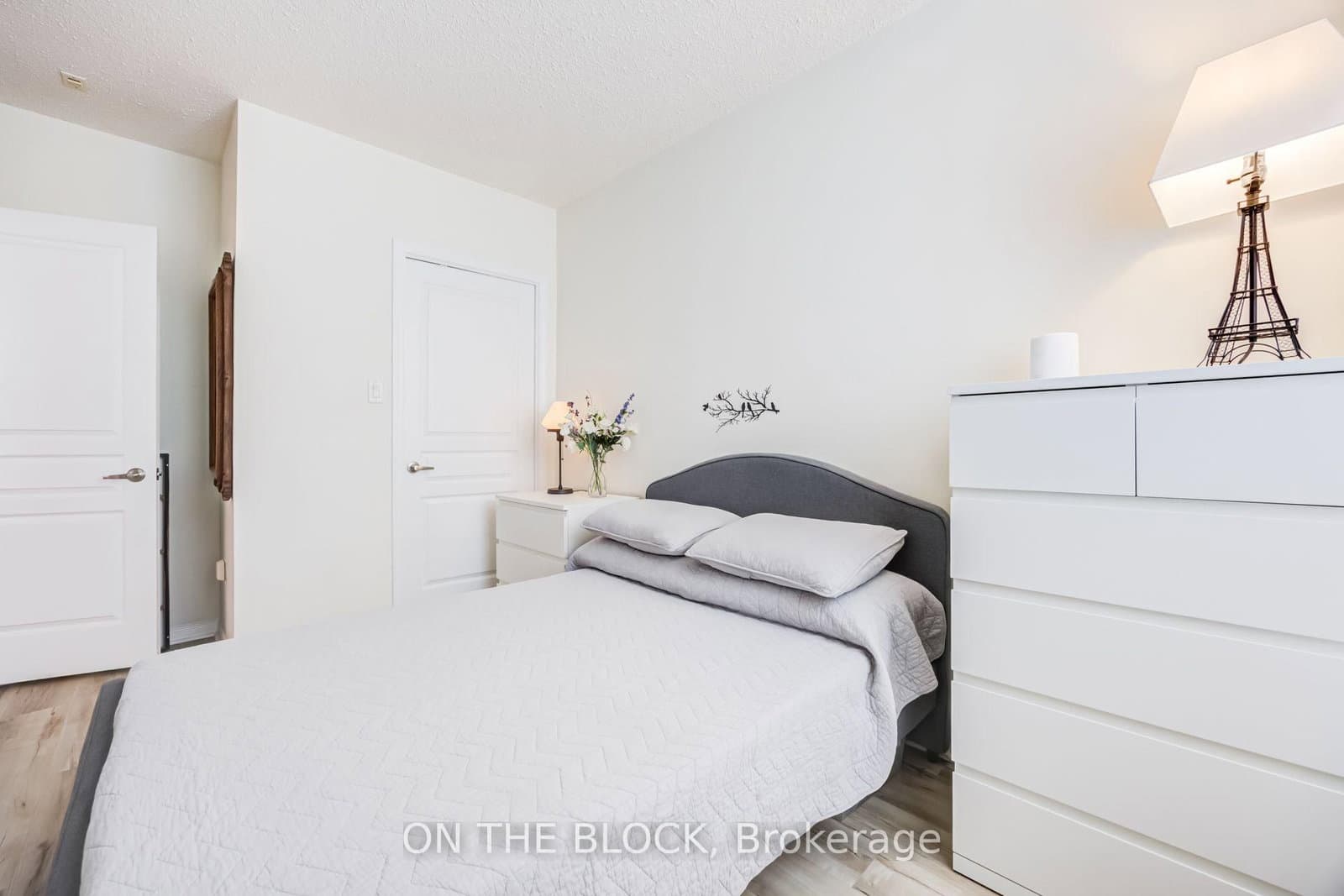 2495 Dundas Street W, Unit 107 thumbnail 12