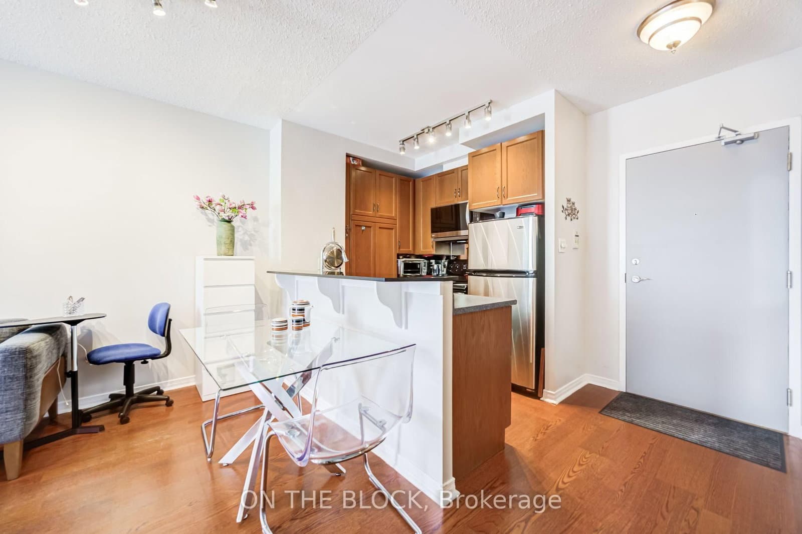 2495 Dundas Street W, Unit 107 thumbnail 16