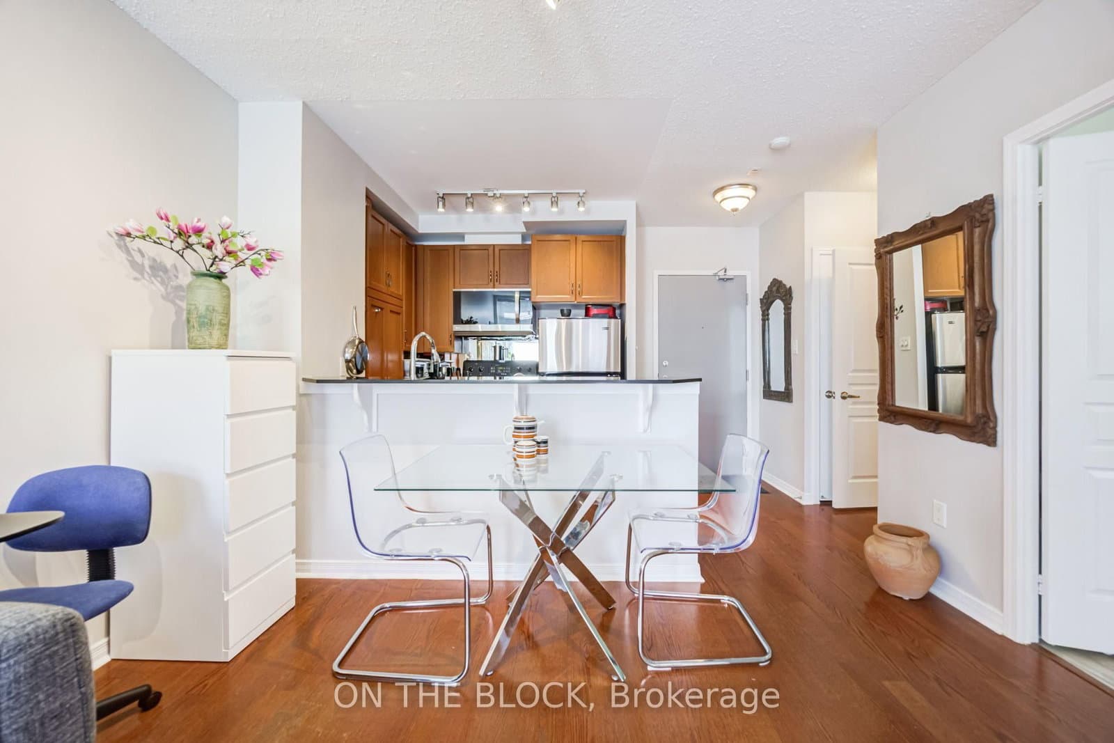 2495 Dundas Street W, Unit 107 thumbnail 17