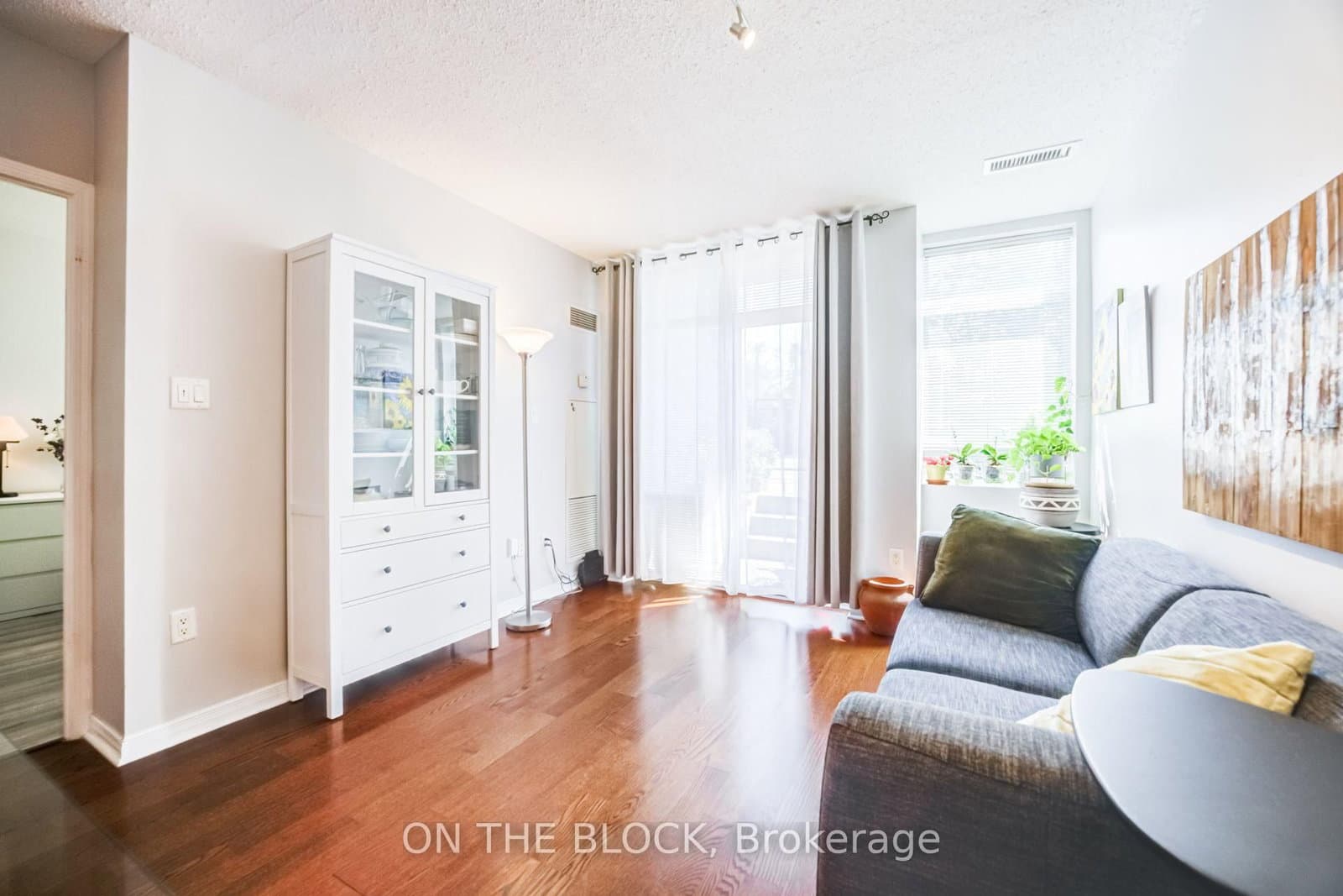 2495 Dundas Street W, Unit 107 thumbnail 19