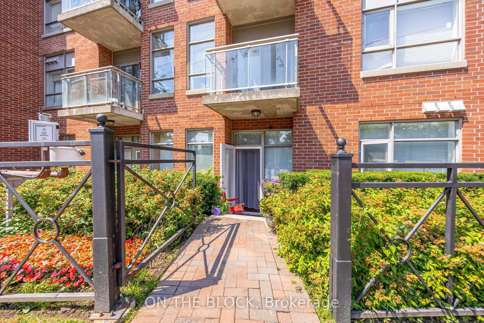 2495 Dundas Street W, Unit 107 thumbnail 2