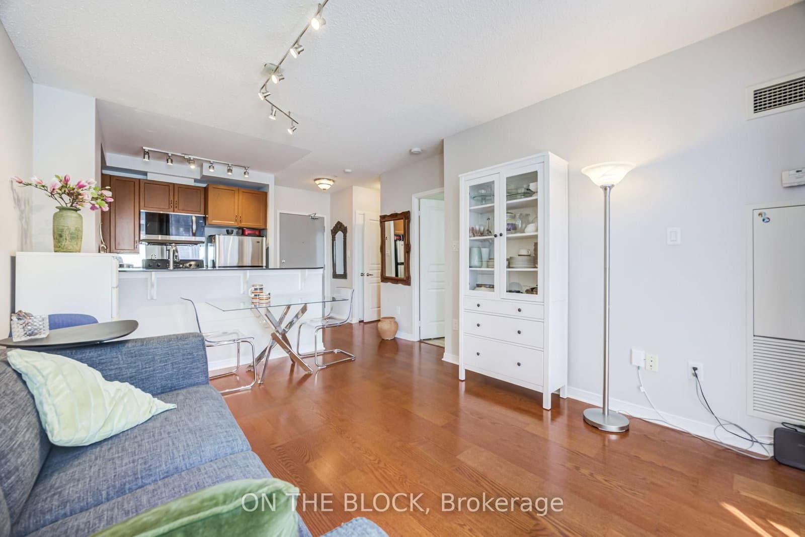 2495 Dundas Street W, Unit 107 thumbnail 20
