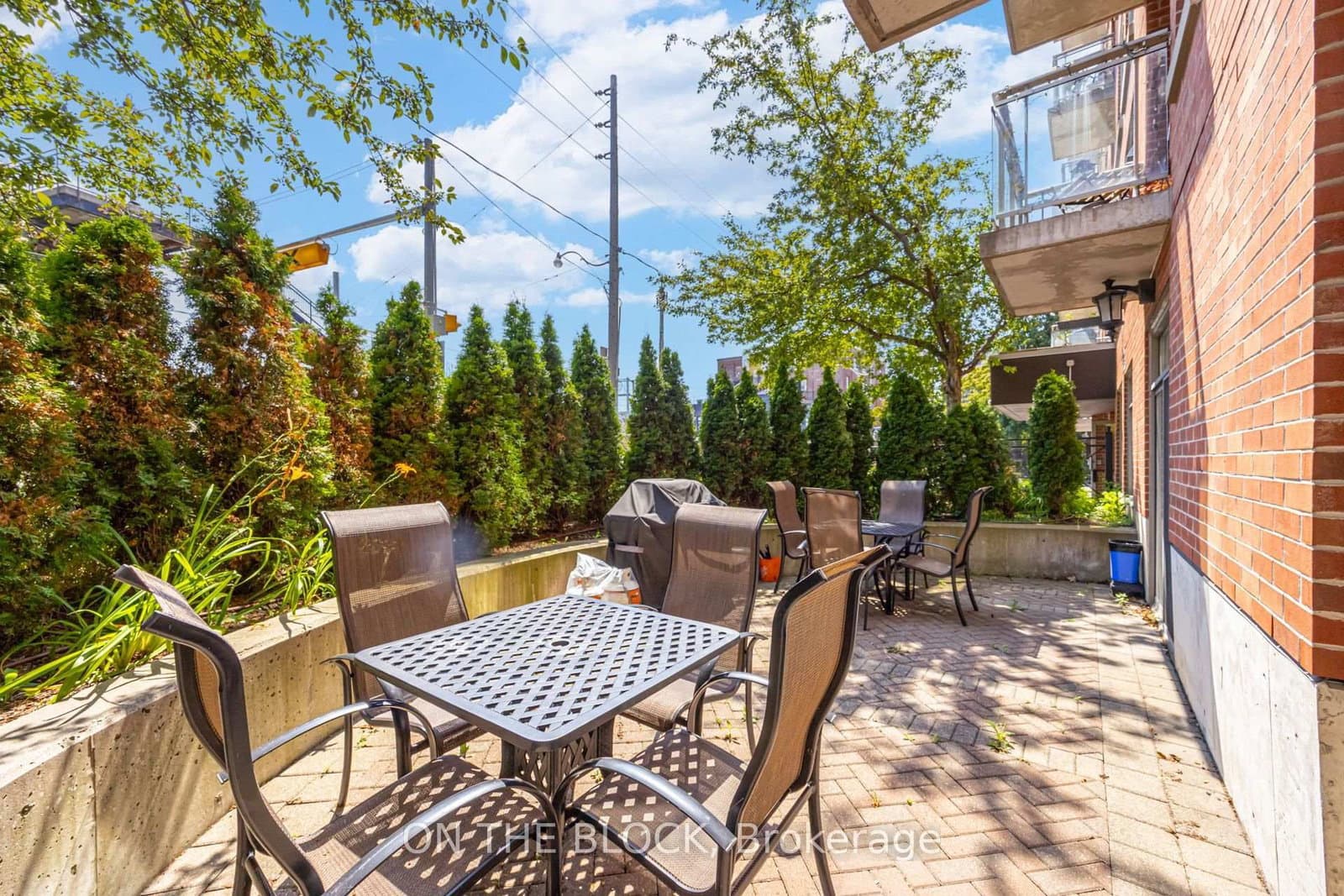 2495 Dundas Street W, Unit 107 thumbnail 29