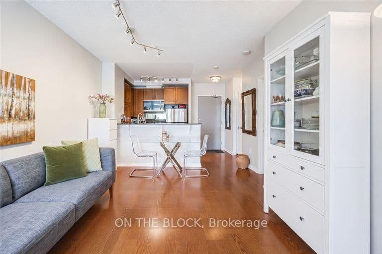 2495 Dundas Street W, Unit 107 thumbnail 3