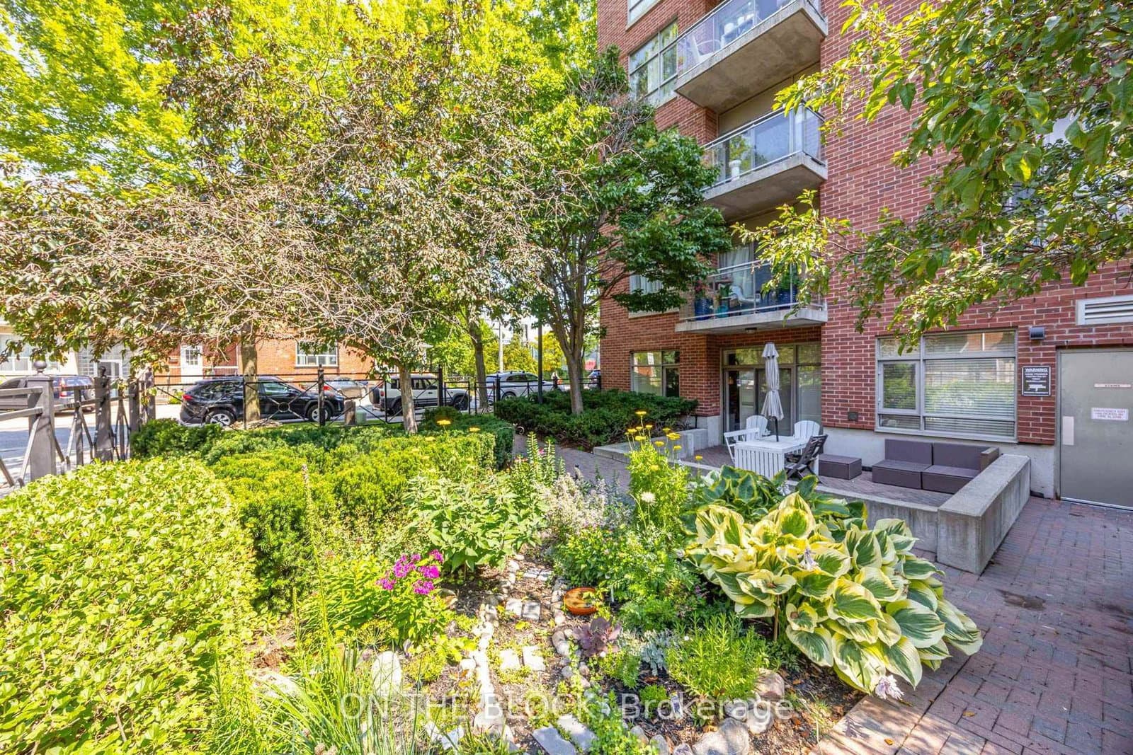 2495 Dundas Street W, Unit 107 thumbnail 31