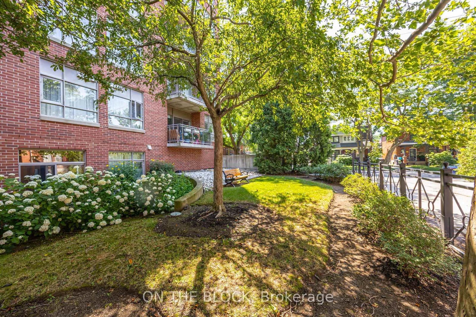 2495 Dundas Street W, Unit 107 thumbnail 32
