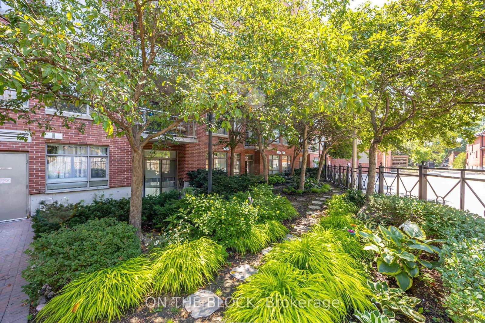 2495 Dundas Street W, Unit 107 thumbnail 33