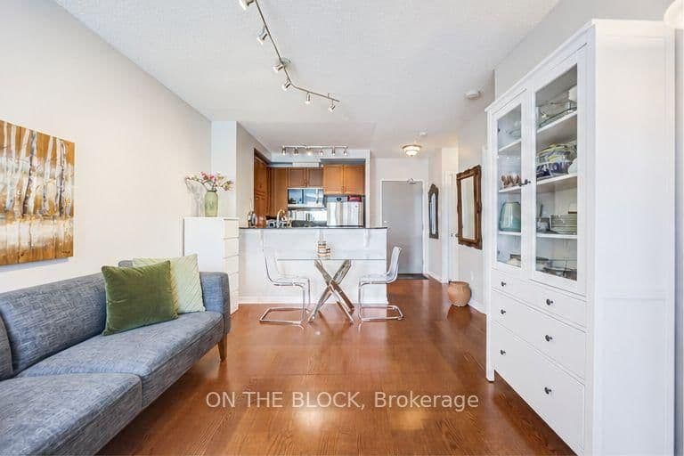 2495 Dundas Street W, Unit 107 thumbnail 7